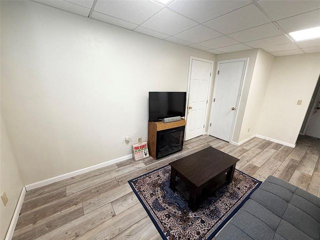 404 39th Street, Blue Springs, MO 64015