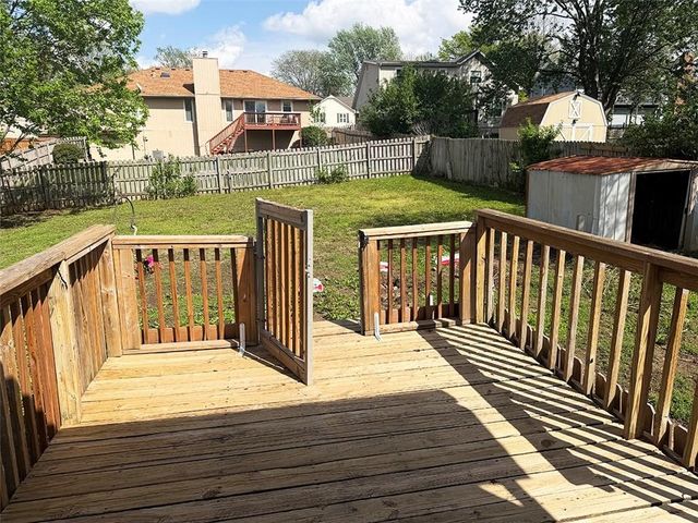 404 39th Street, Blue Springs, MO 64015