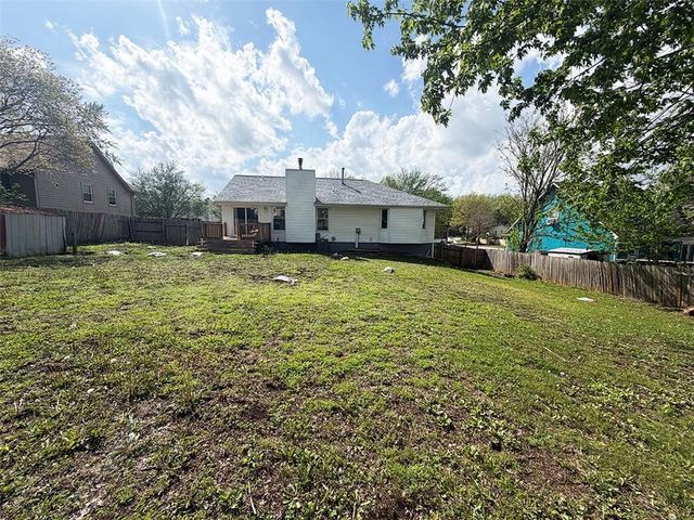404 39th Street, Blue Springs, MO 64015