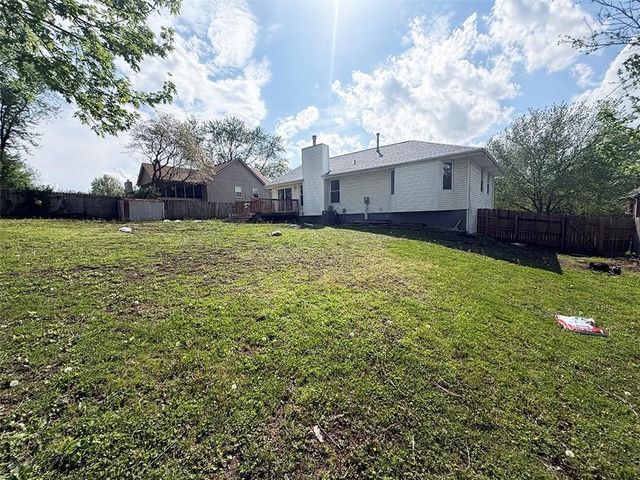404 39th Street, Blue Springs, MO 64015