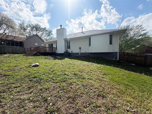 404 39th Street, Blue Springs, MO 64015