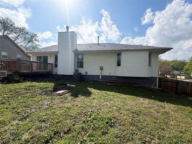 404 39th Street, Blue Springs, MO 64015