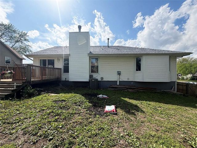 404 39th Street, Blue Springs, MO 64015