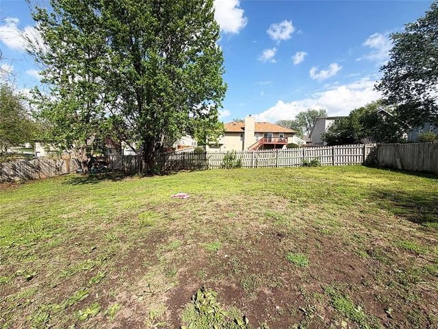 404 39th Street, Blue Springs, MO 64015