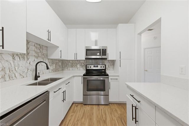 1290 Lake DR, Newport News, VA 23602