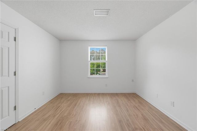 1290 Lake DR, Newport News, VA 23602