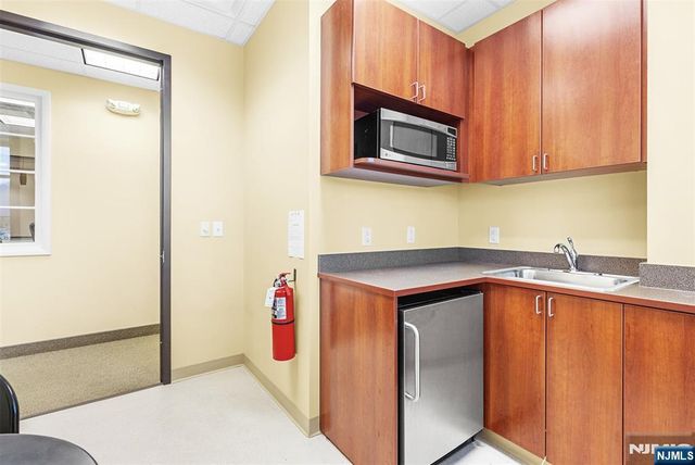 246 Hamburg Turnpike 305F, Wayne, NJ 07470