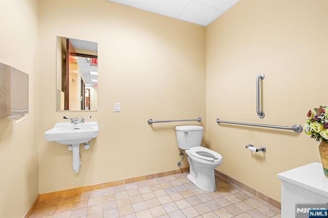 246 Hamburg Turnpike 305F, Wayne, NJ 07470