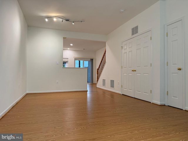 2427 DEW MEADOW CT, Herndon, VA 20171
