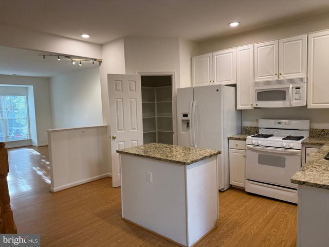 2427 DEW MEADOW CT, Herndon, VA 20171