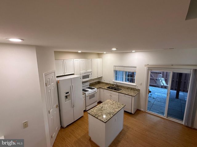 2427 DEW MEADOW CT, Herndon, VA 20171