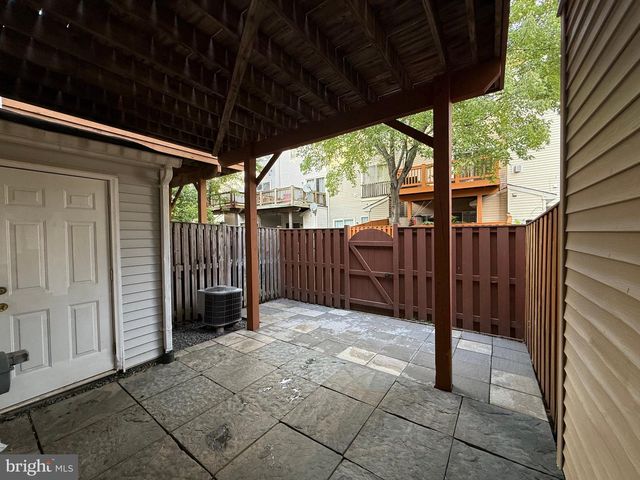 2427 DEW MEADOW CT, Herndon, VA 20171