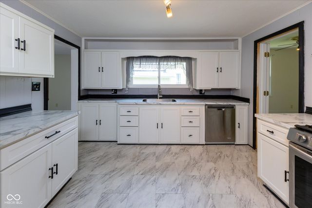 885 S 11th Street, Noblesville, IN 46060
