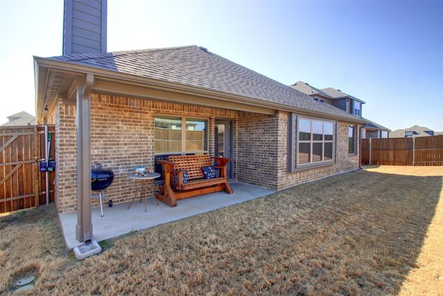 1916 Nightfall Drive, Alvarado, TX 76009