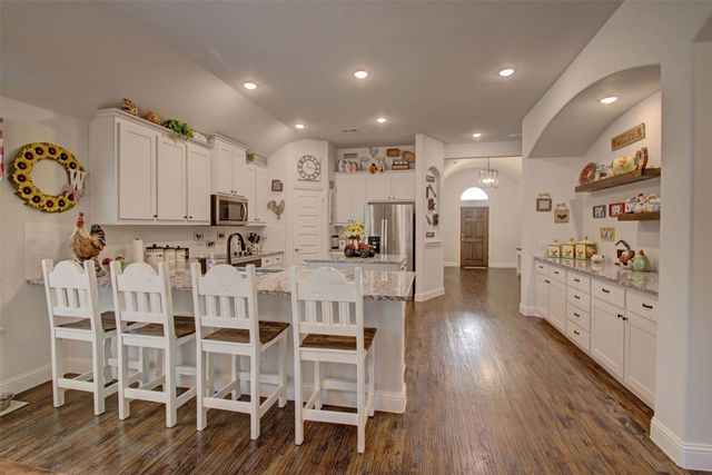 1916 Nightfall Drive, Alvarado, TX 76009