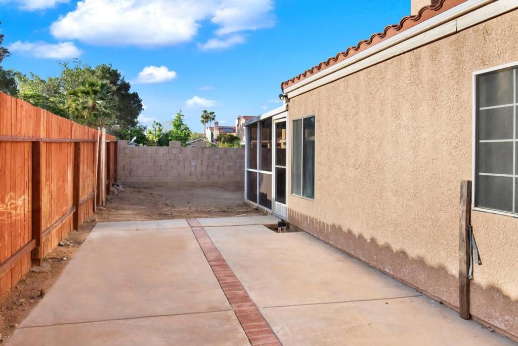 Image 22 of property listing at 1716 Boysenberry Way, Palmdale, CA 93550