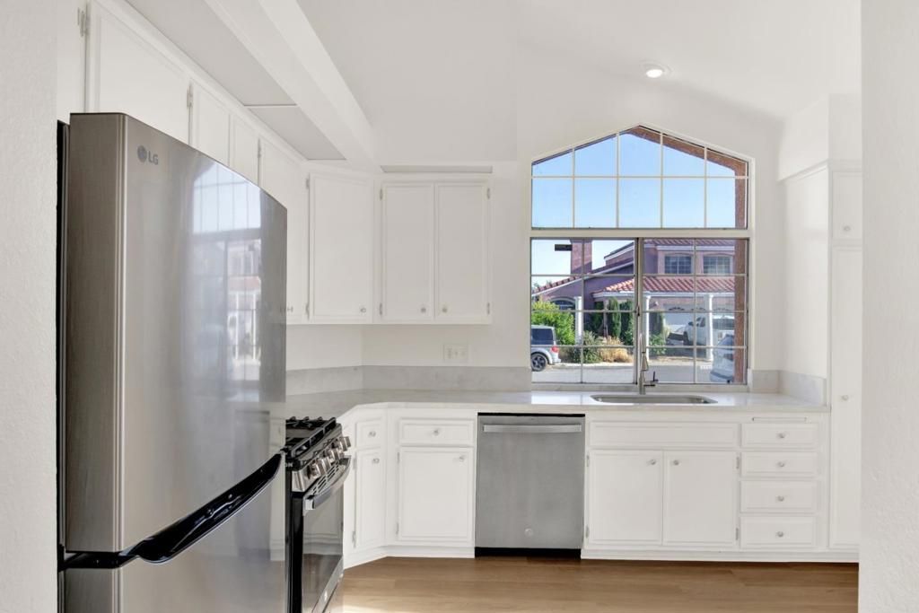 Image 8 of property listing at 1716 Boysenberry Way, Palmdale, CA 93550