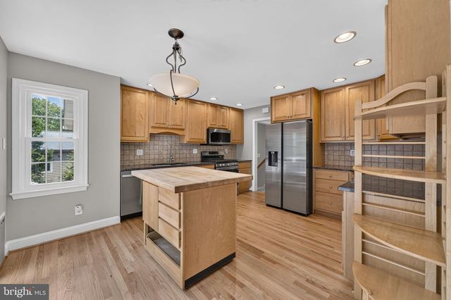 6443 WALTERS WOODS DR, Falls Church, VA 22044