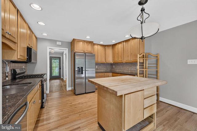 6443 WALTERS WOODS DR, Falls Church, VA 22044