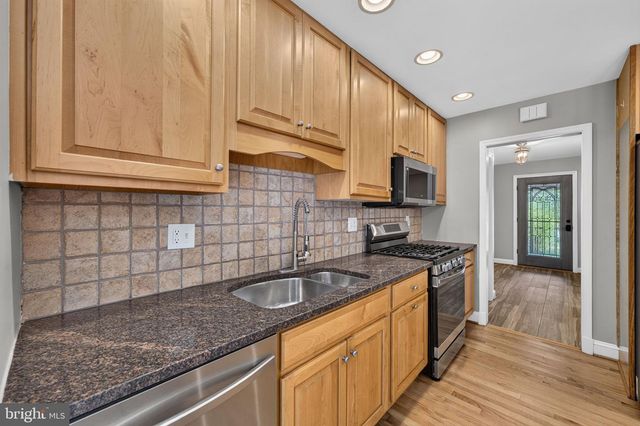 6443 WALTERS WOODS DR, Falls Church, VA 22044