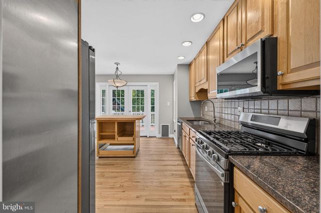 6443 WALTERS WOODS DR, Falls Church, VA 22044