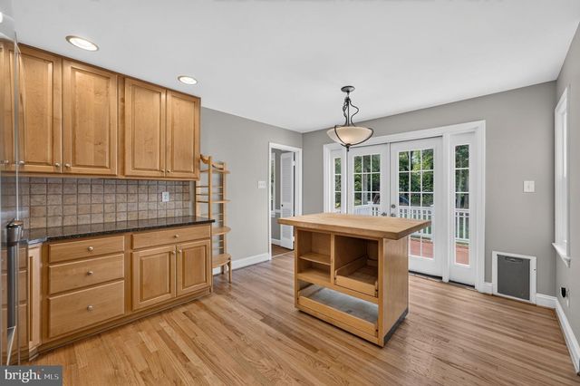 6443 WALTERS WOODS DR, Falls Church, VA 22044