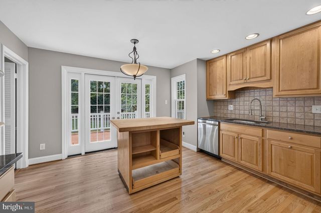 6443 WALTERS WOODS DR, Falls Church, VA 22044