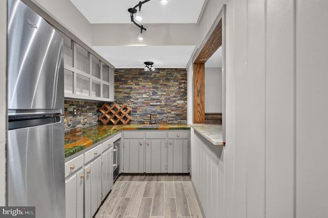 6443 WALTERS WOODS DR, Falls Church, VA 22044