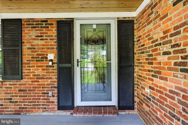 6443 WALTERS WOODS DR, Falls Church, VA 22044
