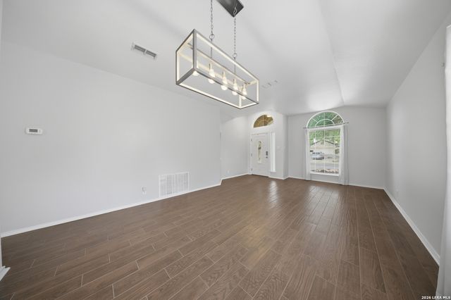 7270 Burns Xing, San Antonio, TX 78250