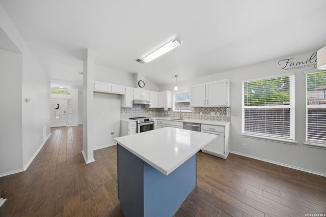 7270 Burns Xing, San Antonio, TX 78250