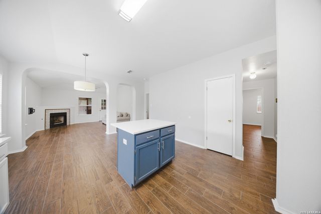 7270 Burns Xing, San Antonio, TX 78250