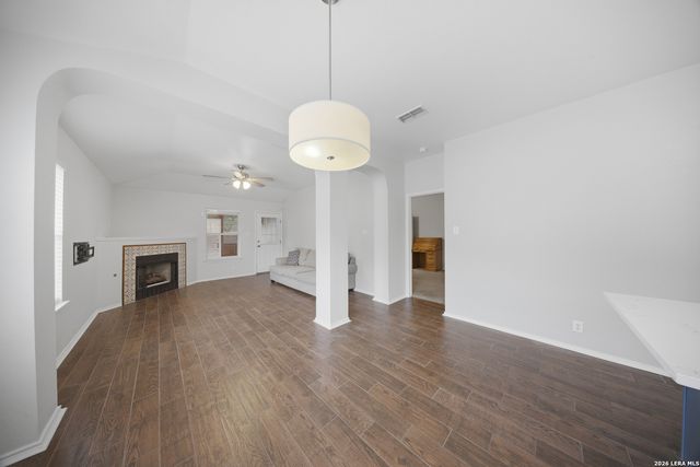 7270 Burns Xing, San Antonio, TX 78250