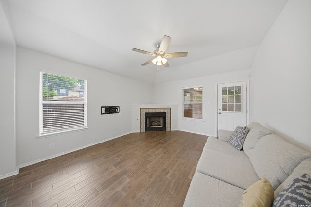 7270 Burns Xing, San Antonio, TX 78250