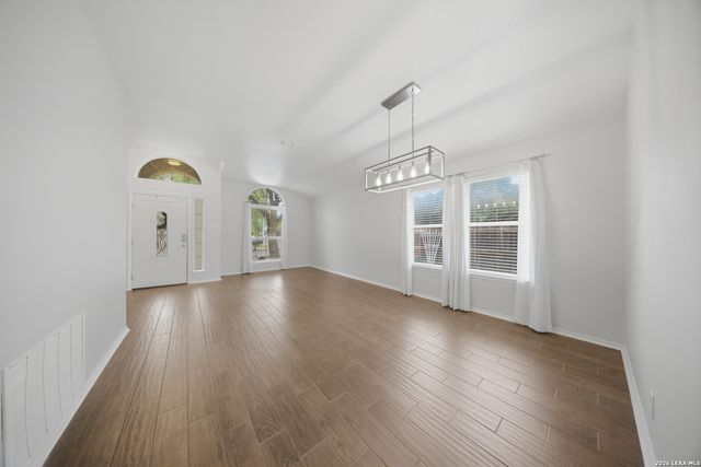 7270 Burns Xing, San Antonio, TX 78250