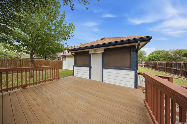 7270 Burns Xing, San Antonio, TX 78250