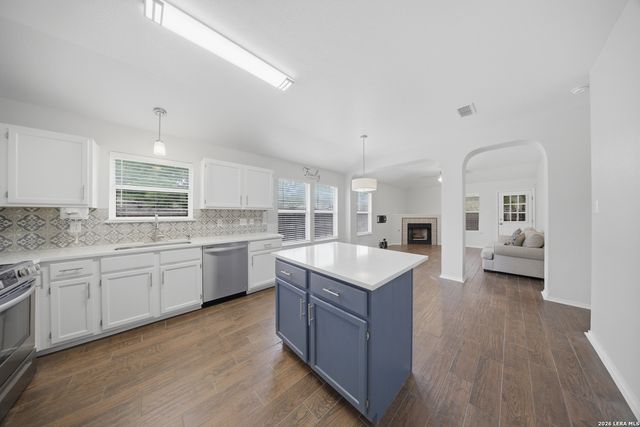 7270 Burns Xing, San Antonio, TX 78250