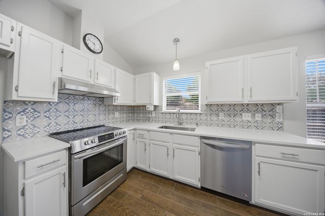 7270 Burns Xing, San Antonio, TX 78250