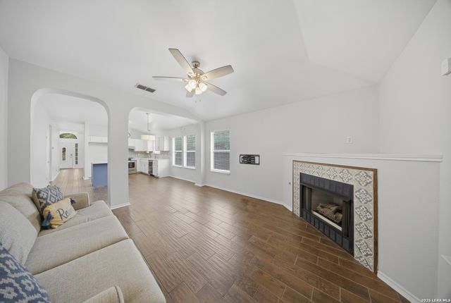 7270 Burns Xing, San Antonio, TX 78250