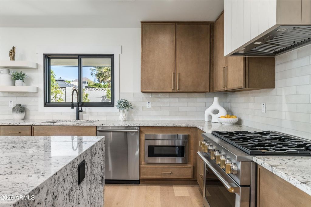 Image 10 of property listing at 4515 N 35TH Street, Phoenix, AZ 85018