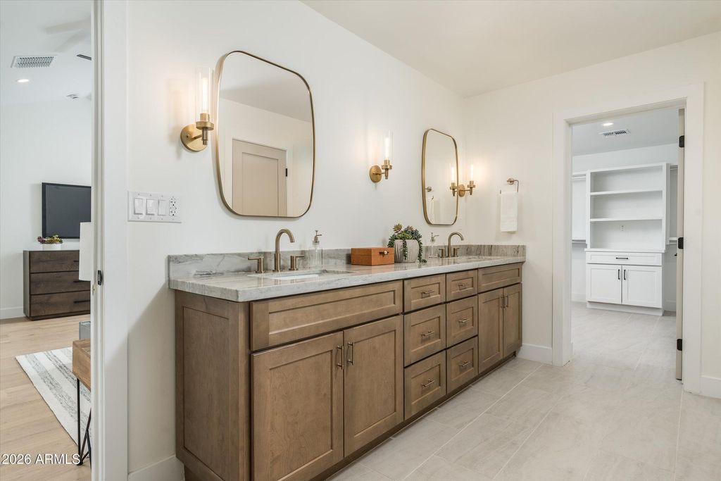 Image 16 of property listing at 4515 N 35TH Street, Phoenix, AZ 85018