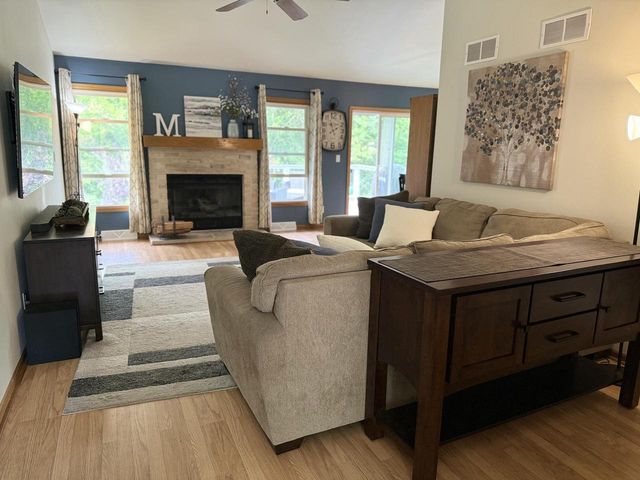2600 Oakcrest DRIVE, Waukesha, WI 53188