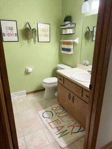 2600 Oakcrest DRIVE, Waukesha, WI 53188