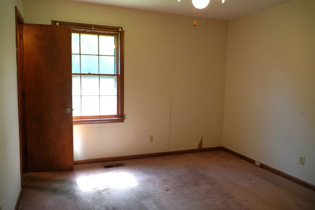 12 Hattie Dr, Fayetteville, TN 37334