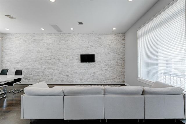 8409 Hempstead Road A, Houston, TX 77008