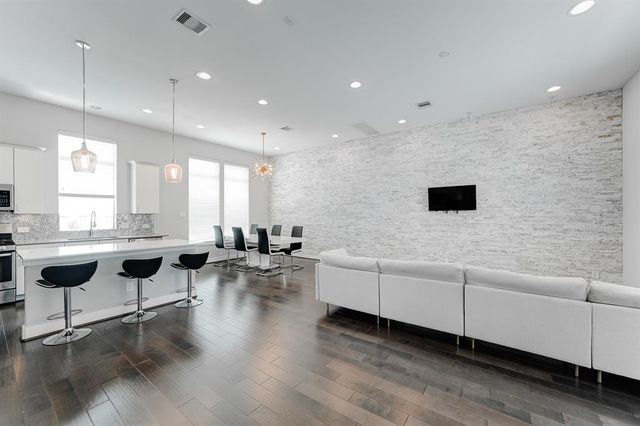 8409 Hempstead Road A, Houston, TX 77008