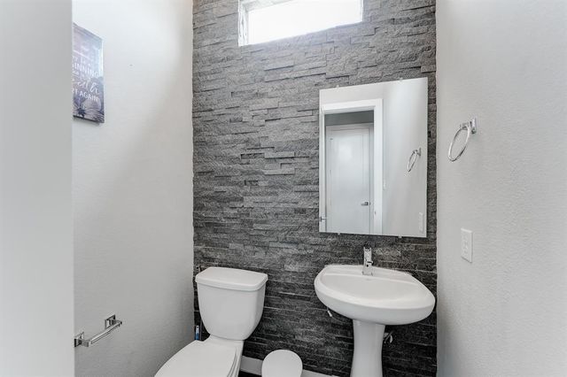 8409 Hempstead Road A, Houston, TX 77008