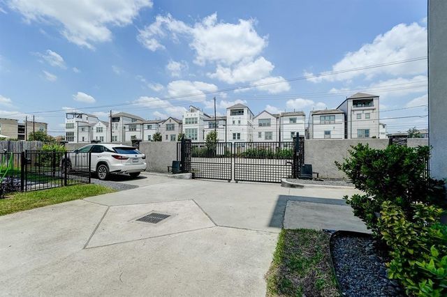 8409 Hempstead Road A, Houston, TX 77008