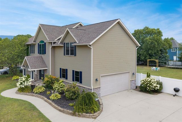 2053 Joni Lane, Stevensville, MI 49127