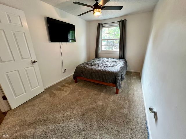 691 Hunting Creek Drive, Greenwood, IN 46142